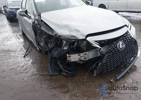 2021 Lexus Is 300 z USA, uszkodzony, nr VIN JTHC81F22M5045565